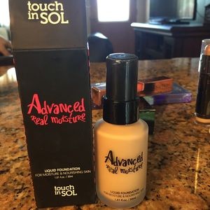 Touch in SOL advanced real moisture foundation